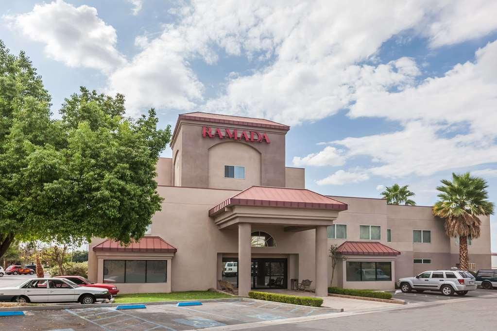 Hotel Ramada By Wyndham Bakersfield Exterior foto