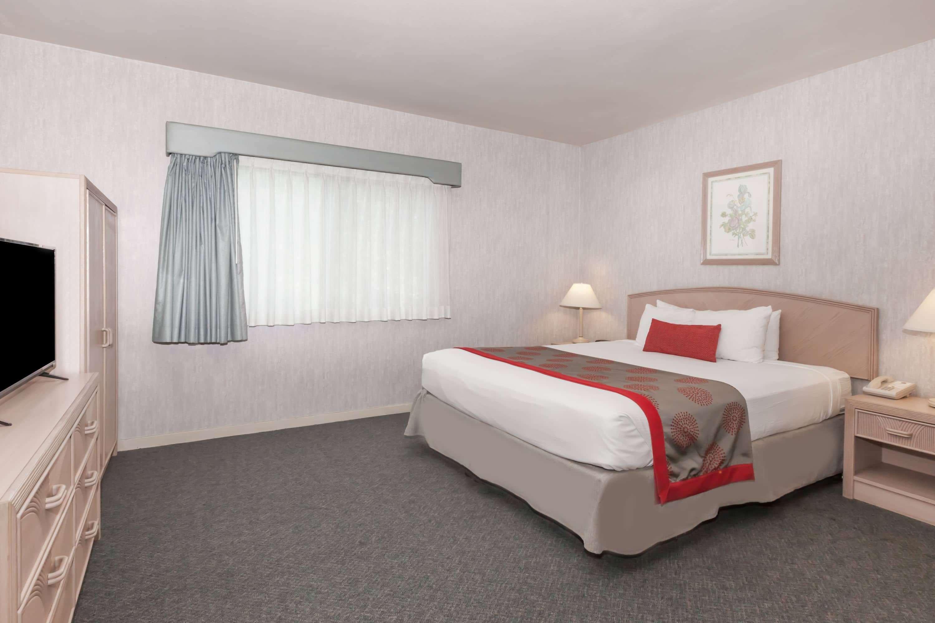 Hotel Ramada By Wyndham Bakersfield Exterior foto