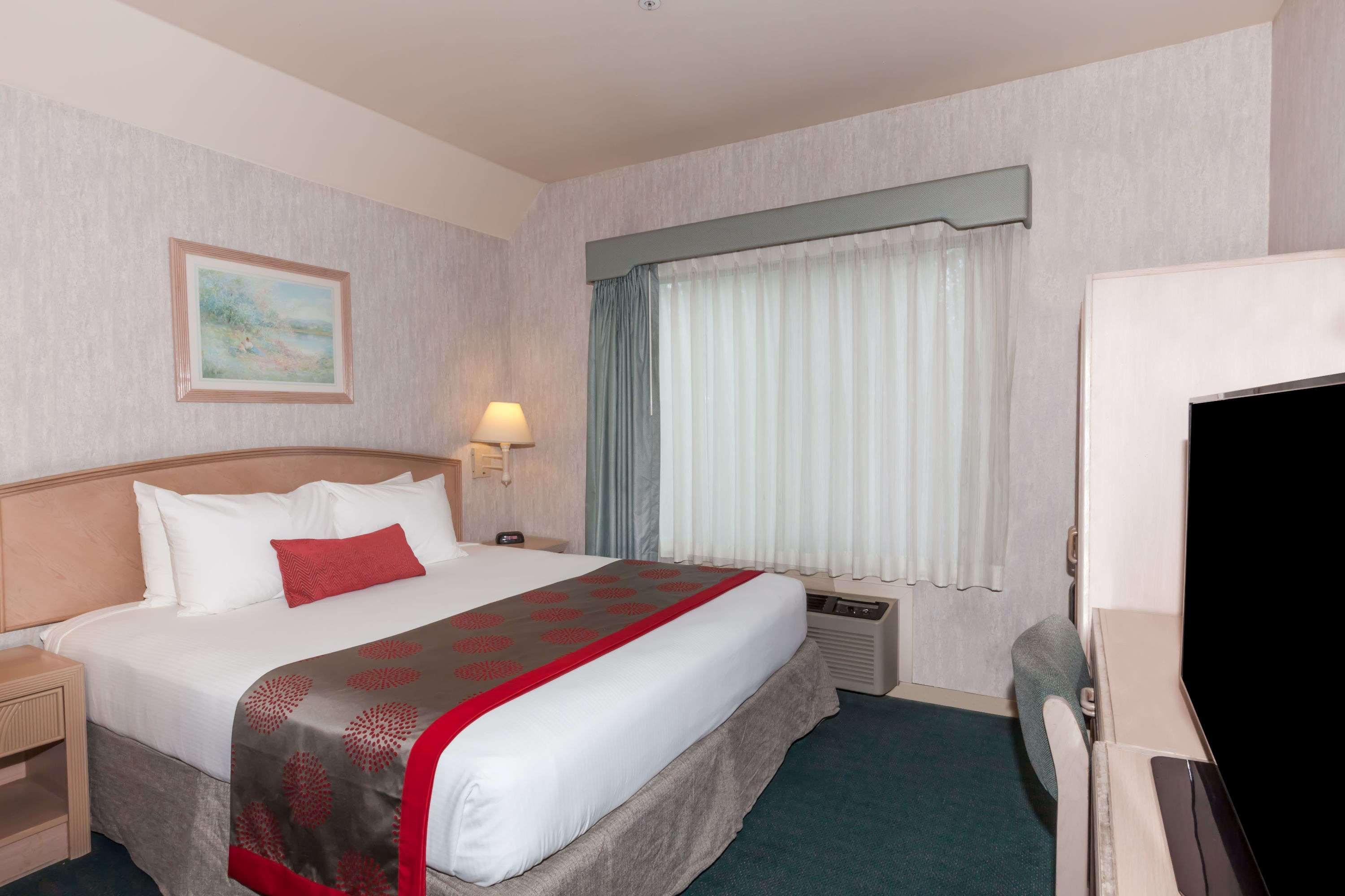 Hotel Ramada By Wyndham Bakersfield Exterior foto