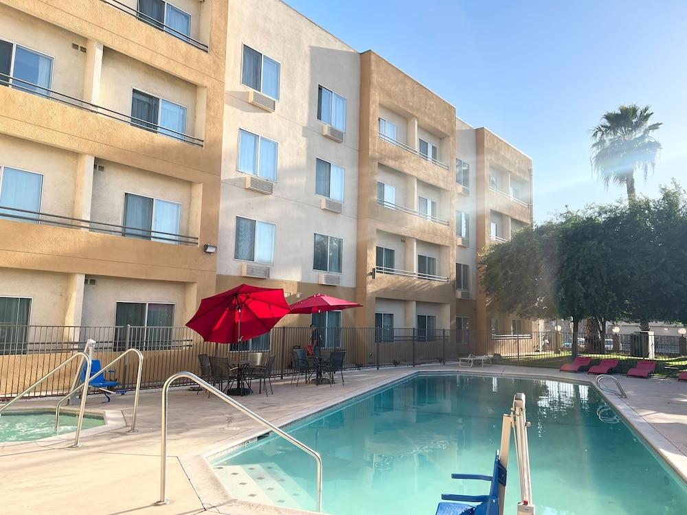 Hotel Ramada By Wyndham Bakersfield Exterior foto