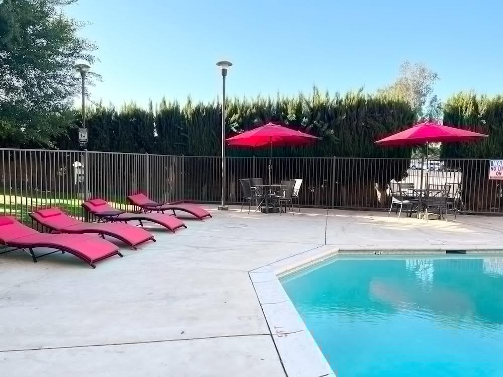 Hotel Ramada By Wyndham Bakersfield Exterior foto
