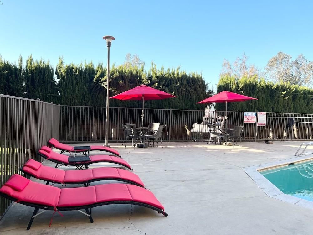 Hotel Ramada By Wyndham Bakersfield Exterior foto