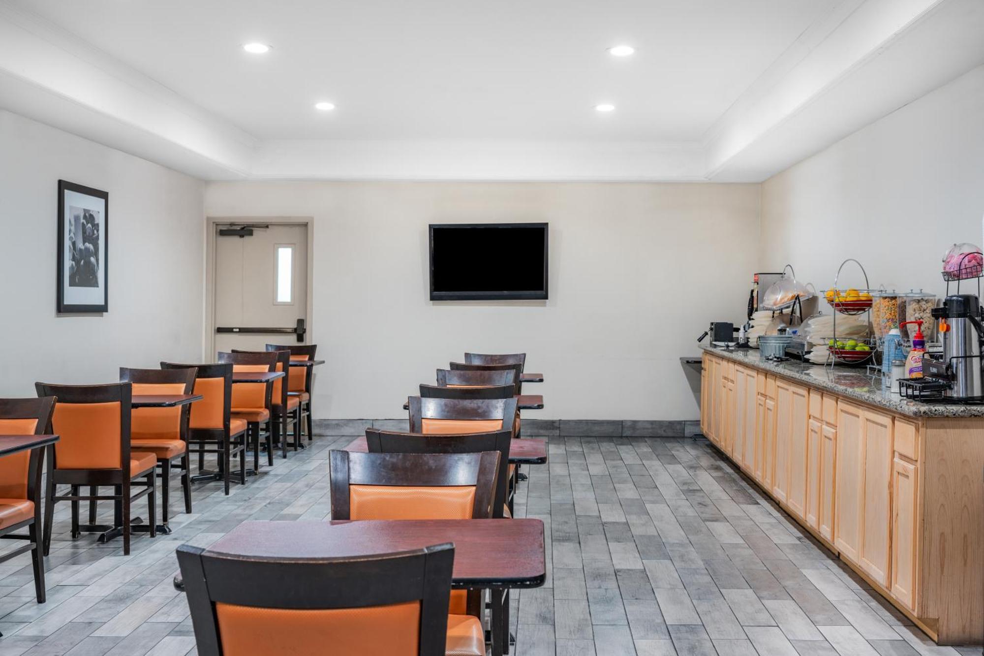 Hotel Ramada By Wyndham Bakersfield Exterior foto