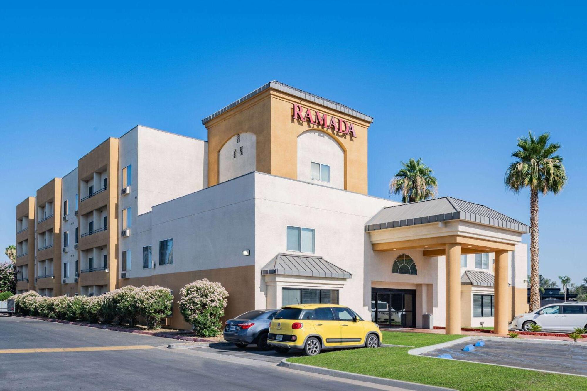 Hotel Ramada By Wyndham Bakersfield Exterior foto